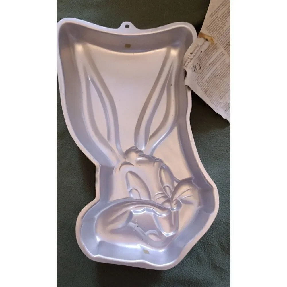 BUGS BUNNY NEW Wilton 2105-2553 Bugs Bunny Cake Pan Mold w/Instructions (instruc